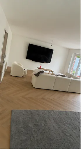 Fertig renoviertes Wohnzimmer